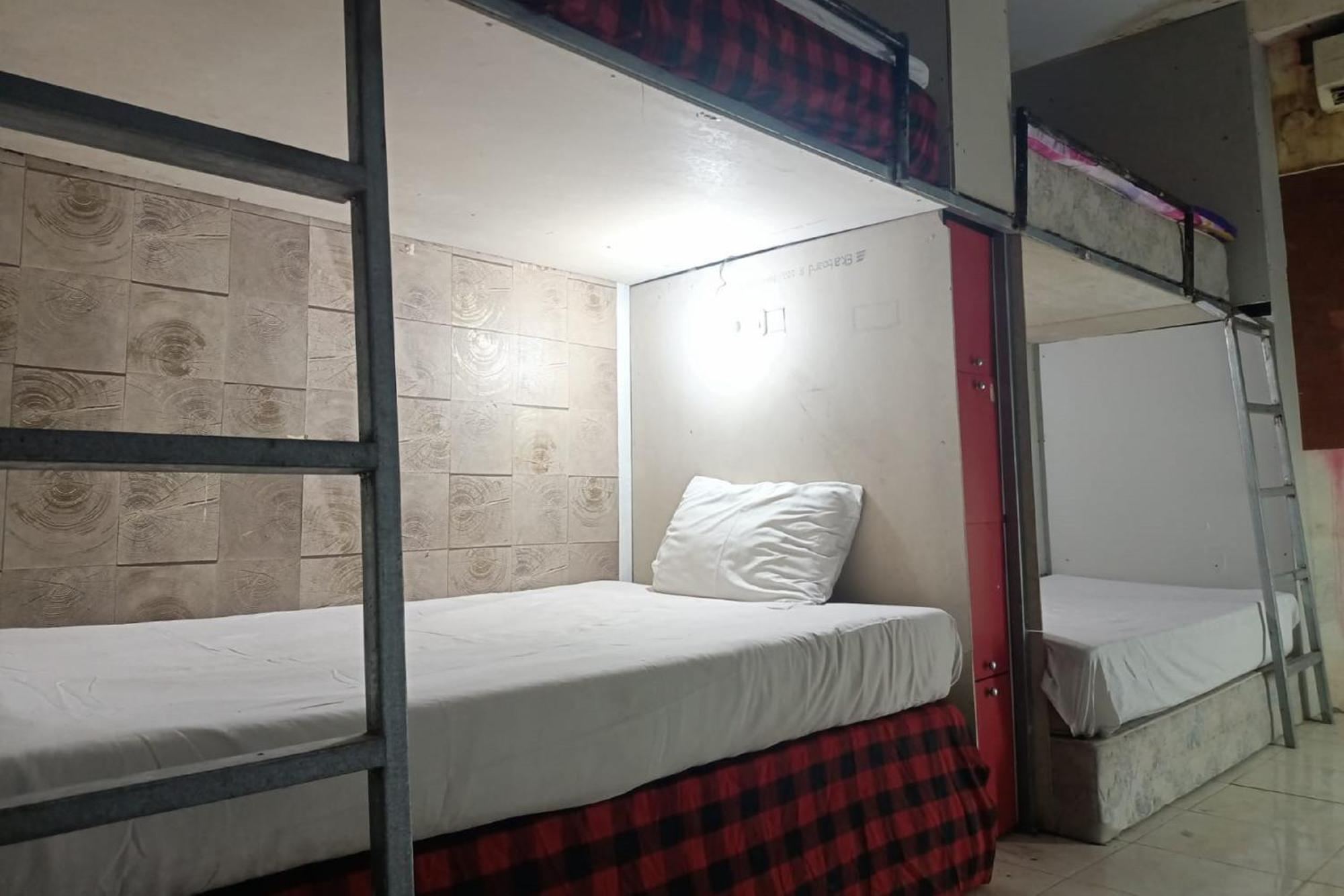 โอโย 710 นาโอมี เฮอริเทจ Hotel สุราบายา ภายนอก รูปภาพ
